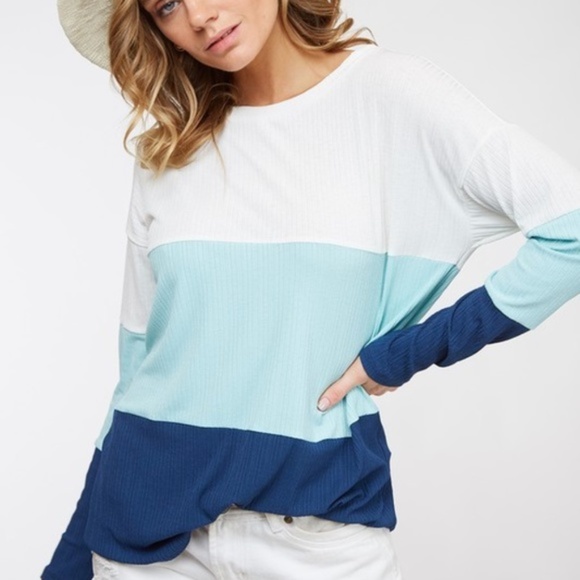 Top Color Block Top White and Blue - Laura - Picture 3 of 5